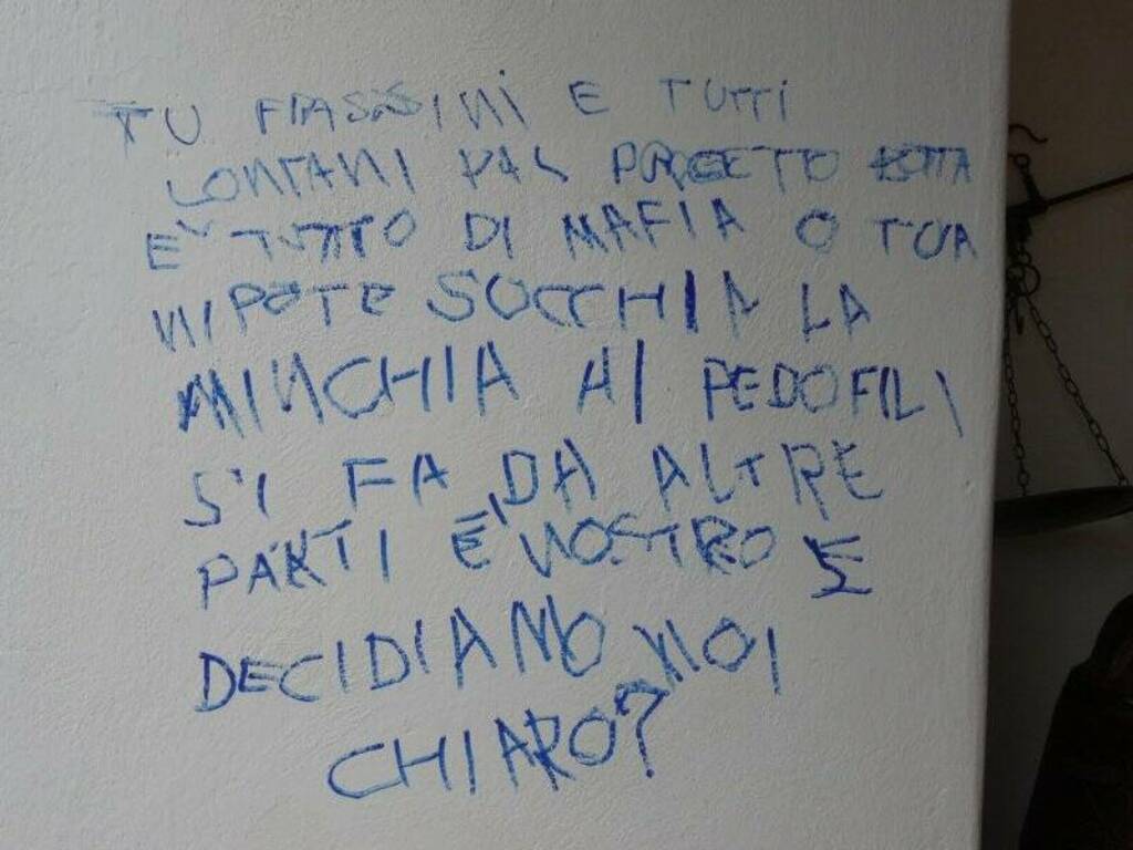 Scritta ingiuriosa contro il Comitato che Botta: E' nostro e decidiamo  noi - Città della Spezia