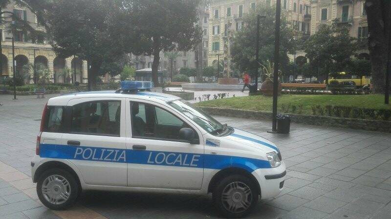 La Polizia locale in Piazza Brin