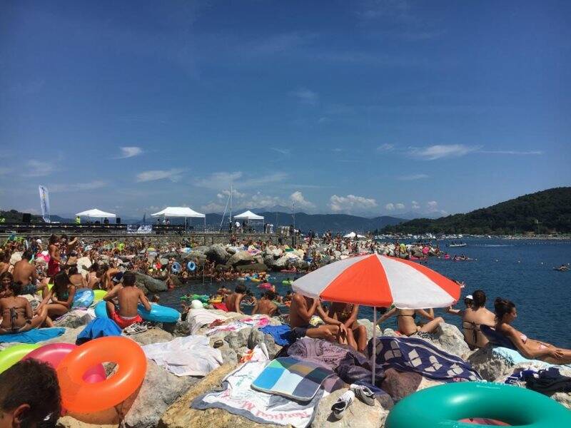 Piscina naturale, un sabato di festa a Porto Venere 