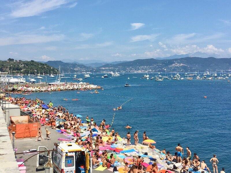 Piscina naturale, un sabato di festa a Porto Venere 