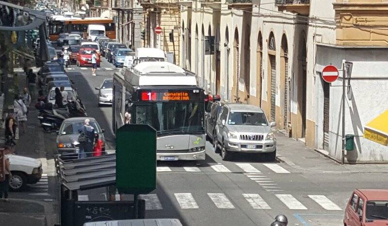 Filobus bloccato in Via Gramsci