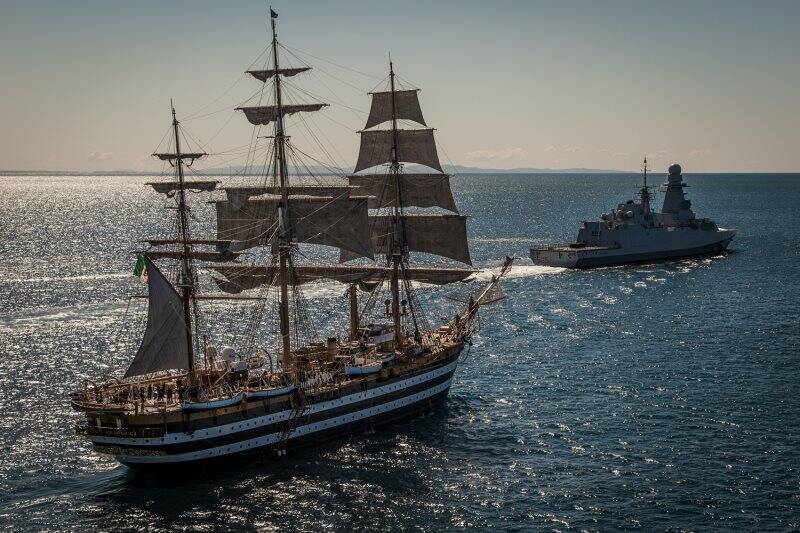 La Fremm "Rizzo" e Nave Vespucci