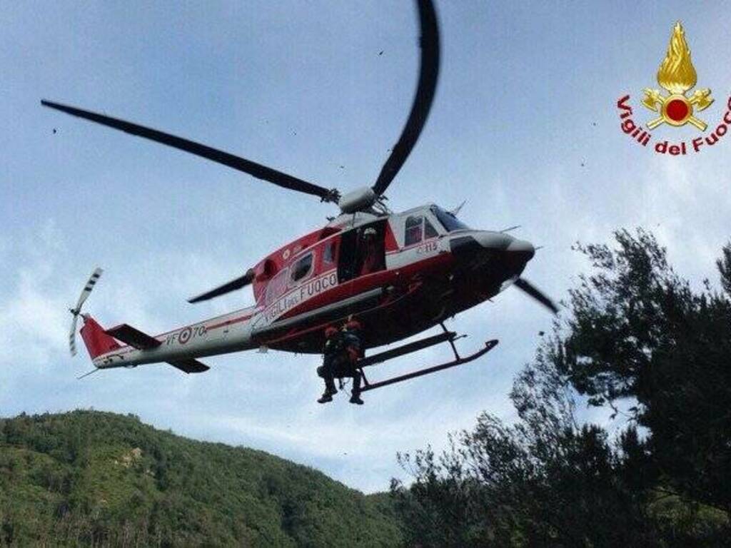 L'elicottero Drago si alza in volo