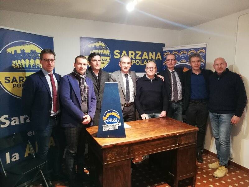 Andrea Costa con il gruppo di Sarzana Popolare