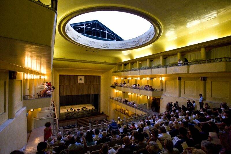 Teatro Civico, l'interno e la cupola (2009)