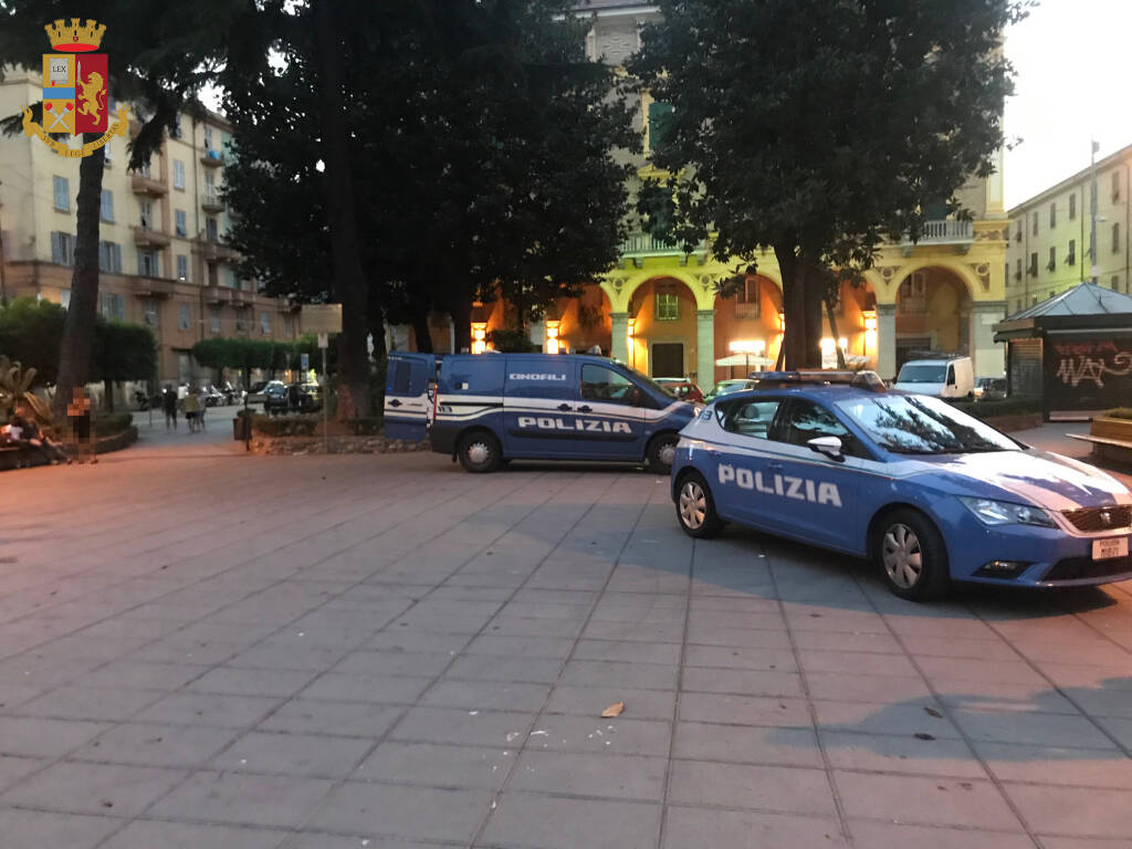 Polizia in Piazza Brin