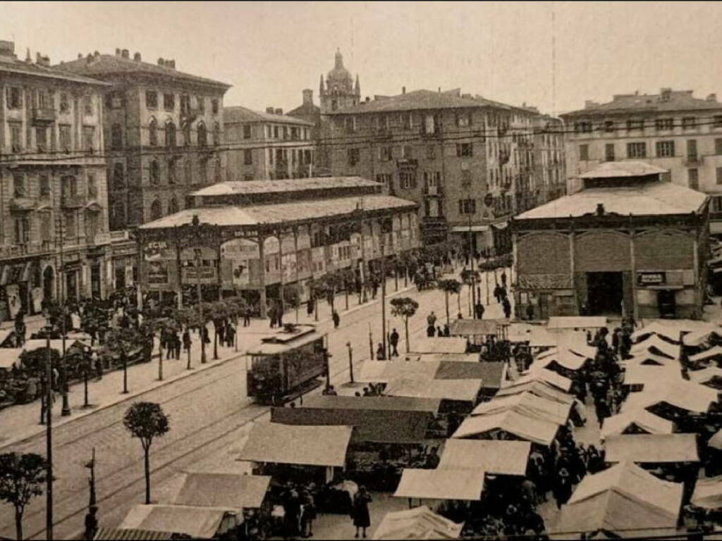 Piazza Cavour e la copertura liberty