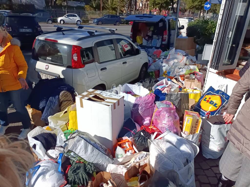 I beni raccolti in Passeggiata Morin destinati all'Ucraina