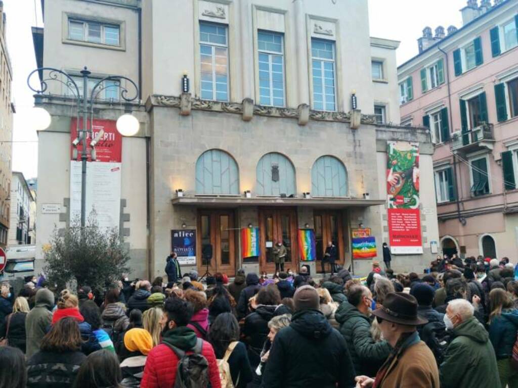 Pacifisti in Piazza Mentana