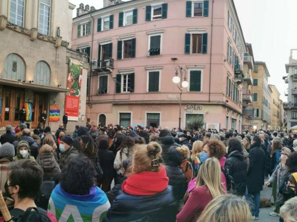 Pacifisti in Piazza Mentana