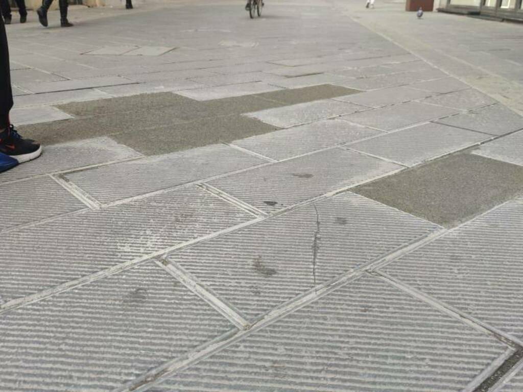 Pavimentazione danneggiata in Via del Prione