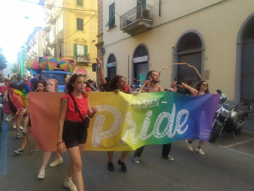 La parada di La Spezia Pride