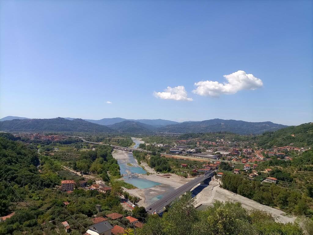 Albiano e il ponte sul Magra visti da Caprigliola