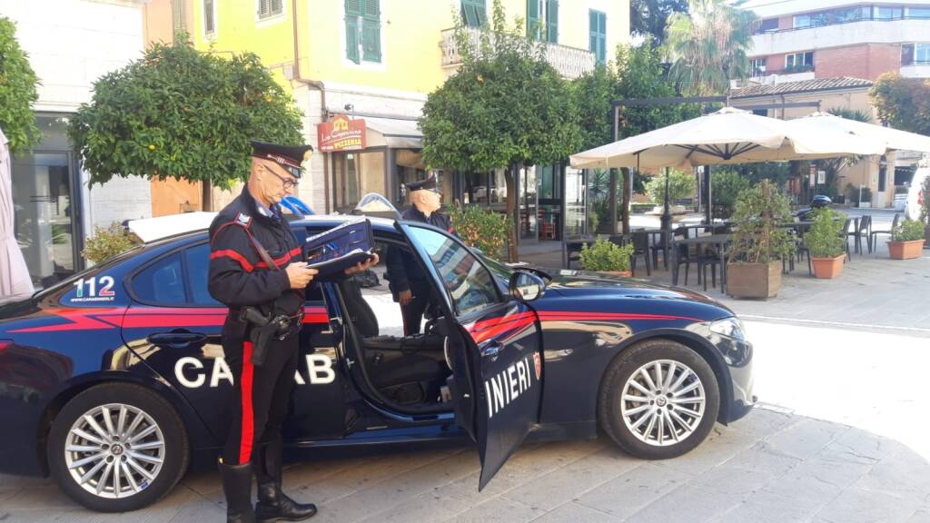 Carabinieri a Sarzana