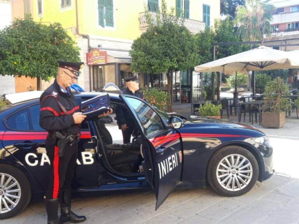 Carabinieri a Sarzana