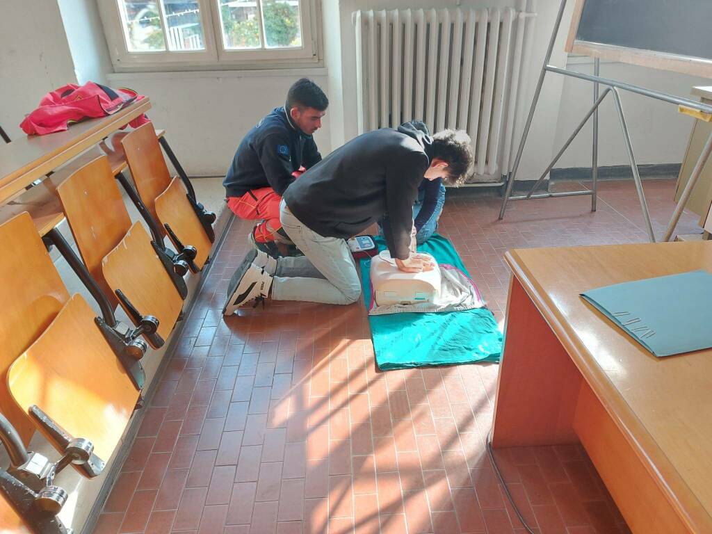 Manovre di primo soccorso con il personale della Pubblica assistenza della Spezia