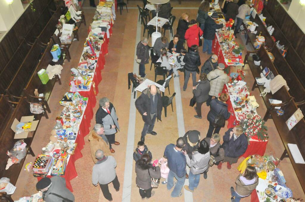 Mercatino natalizio alla chiesa metodista di Via Da Passano