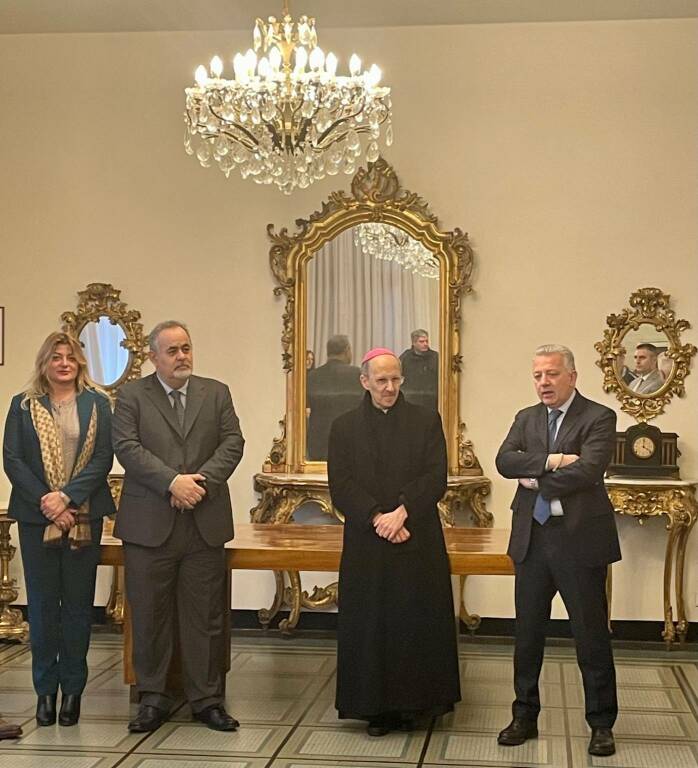 Monsignor Palletti a Palazzo Civico a pochi giorni dal Natale