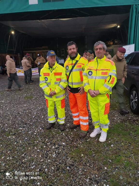 Paracadutisti in esercitazione all'aviosuperficie di Borghetto