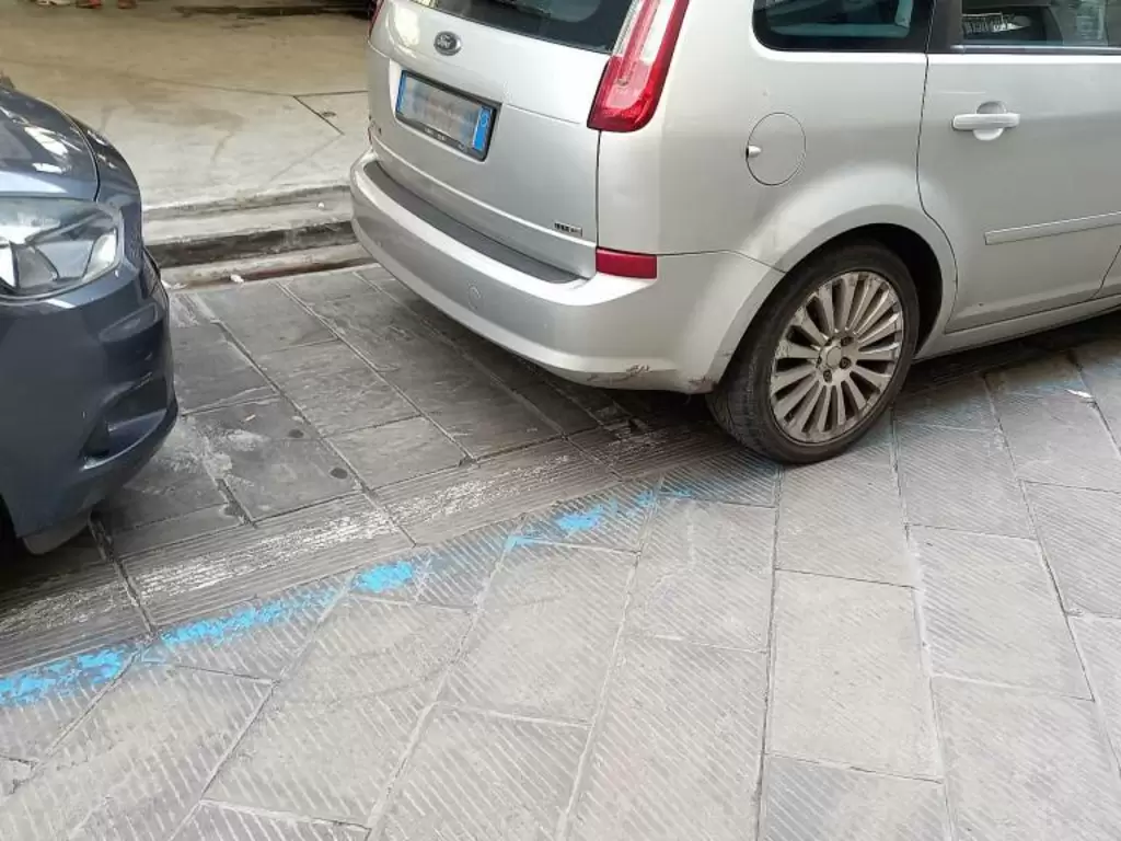 Crepe, macchie, parcheggi e multe: il momento difficile di Piazza del  mercato alle prese con i lavori in corso - Città della Spezia