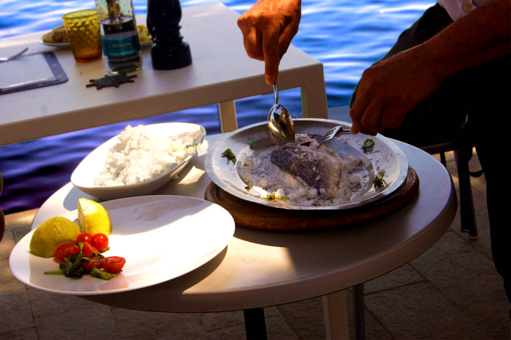 Branzino al sale, cucina di mare, ristorante