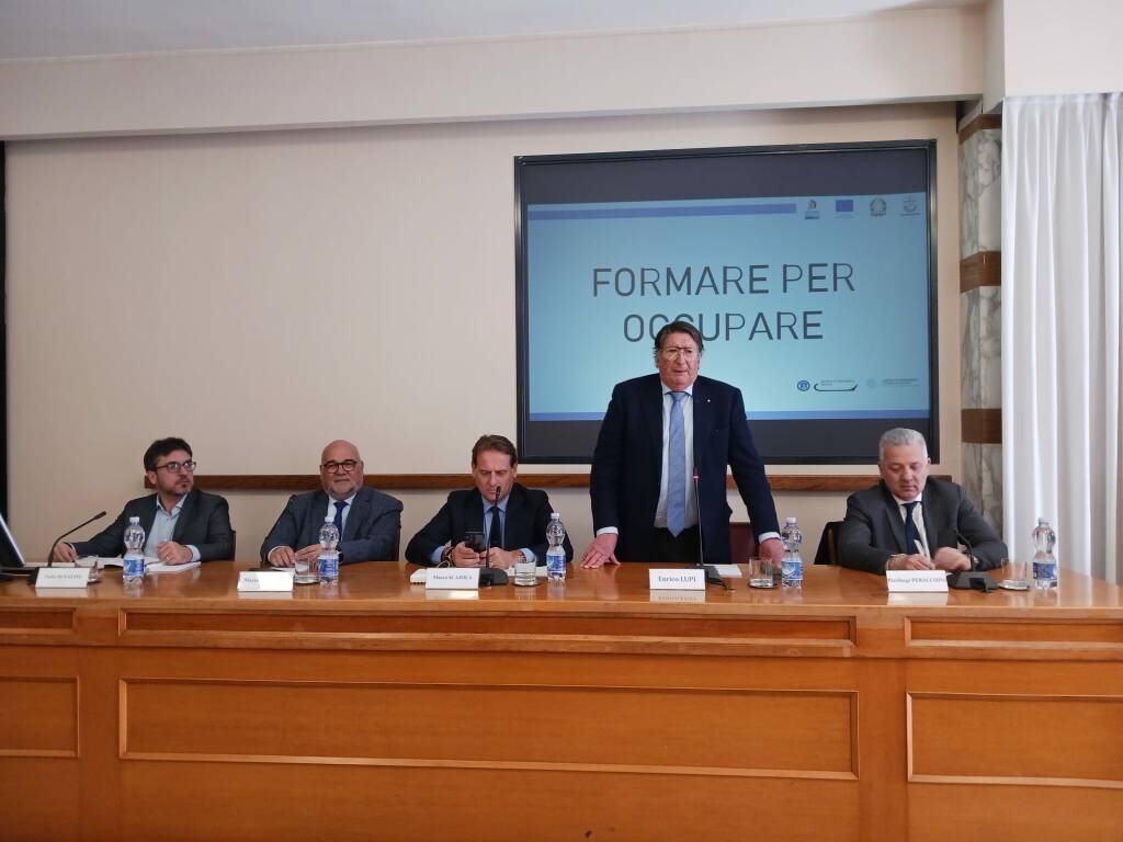 Formare per occupare camera di commercio