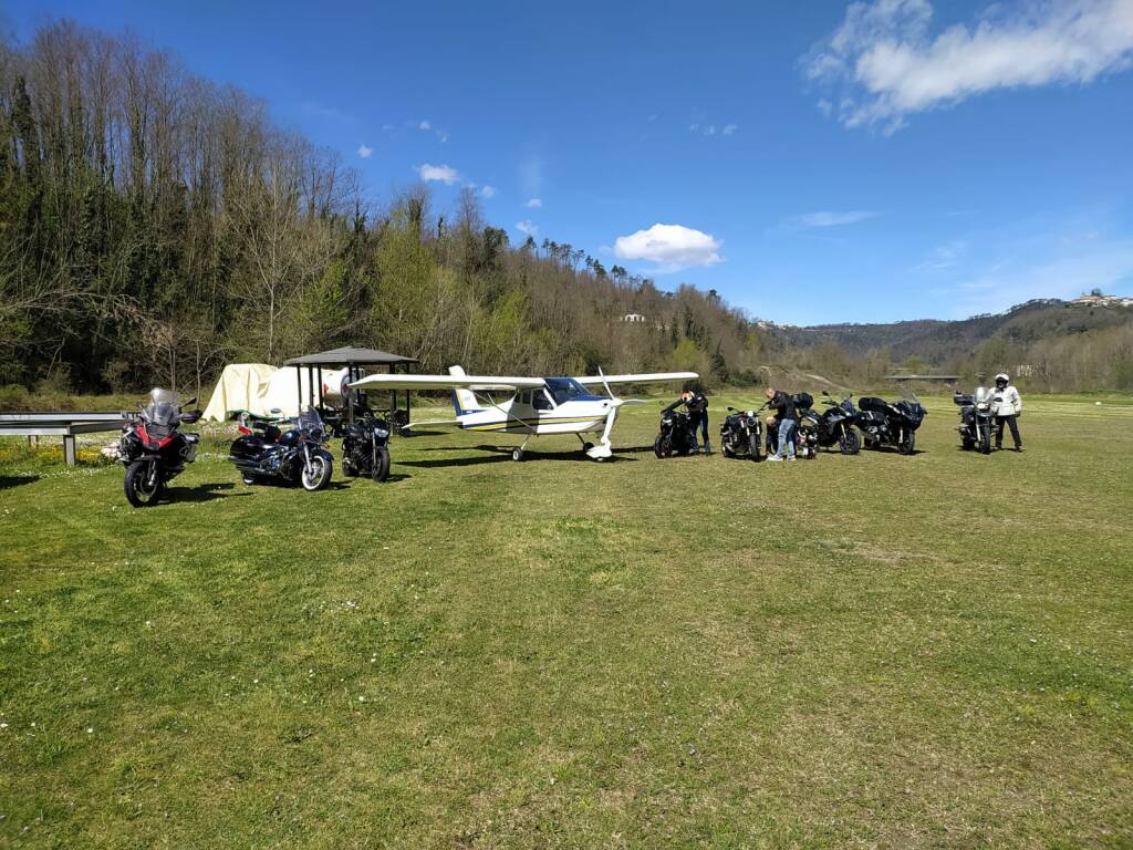 Cerimonia a Borghetto Vara, benedizione moto carabinieri e polizia