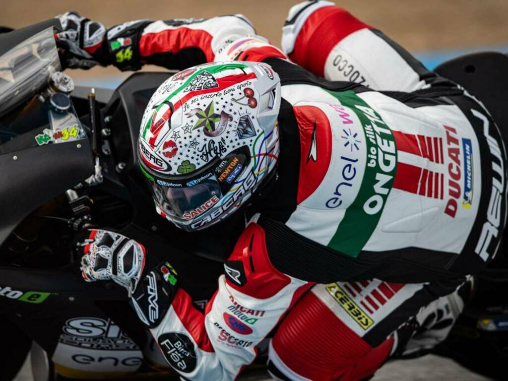 Kevin Manfredi in sella alla Ducati V21L