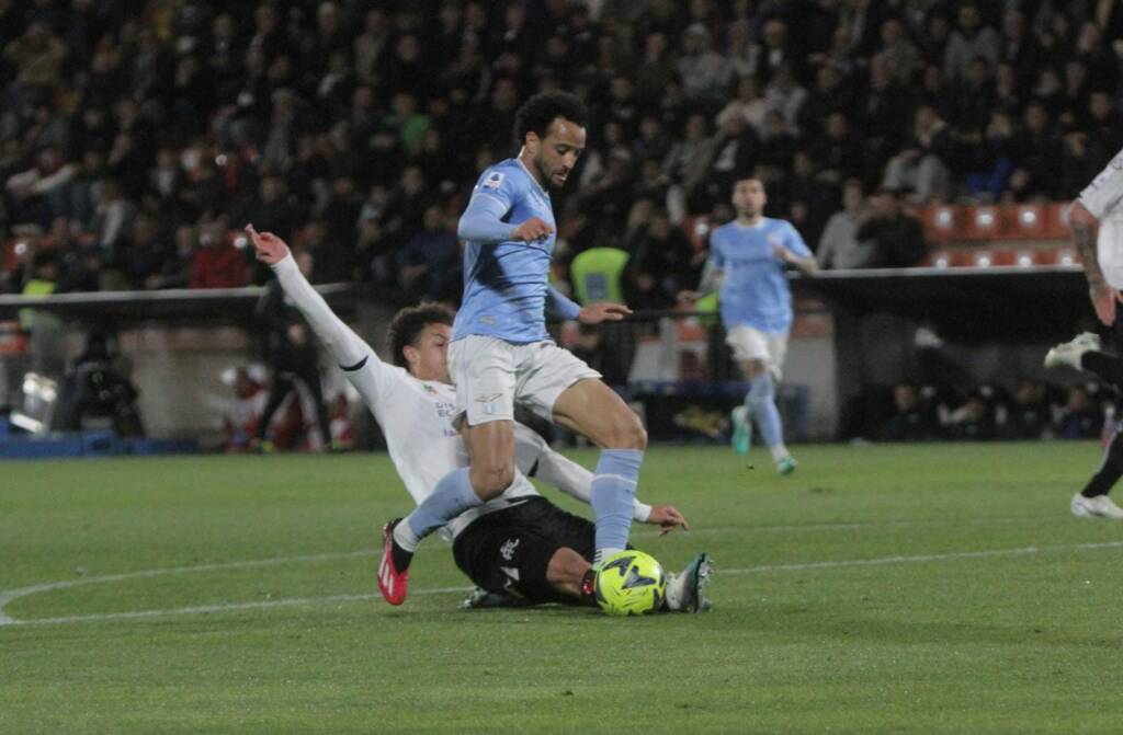 L’intervento di Ampadu che genera il rigore 