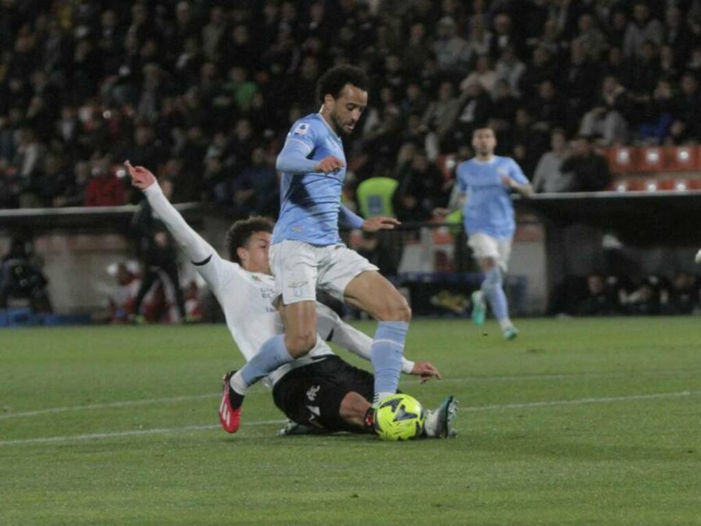 L’intervento di Ampadu che genera il rigore 