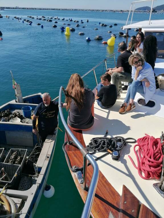 Corso serale Alberghiero a lezione di mitilicoltura e ostricoltura