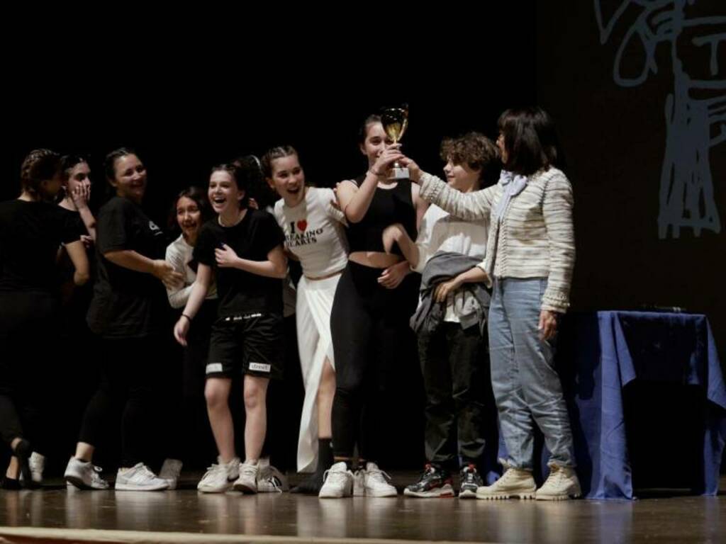 Colégio Jean Piaget - Santos - Hoje o Colégio Jean Piaget se apresenta no  Festival de Teatro de Estudantes de Santos (FESTES). Com direção de  Angélica Magenta, teremos apresentação de Auto da