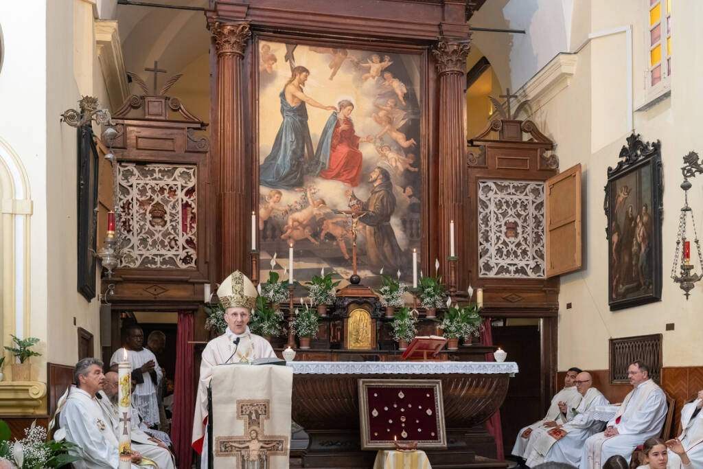 Le reliquie dei Santi Albina, Vittorino, Quintiliano e Palmazio rivenute nell'altare maggiore della chiesa di San Francesco a Monterosso