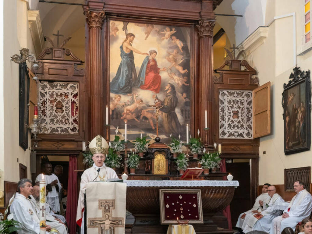 Le reliquie dei Santi Albina, Vittorino, Quintiliano e Palmazio rivenute nell'altare maggiore della chiesa di San Francesco a Monterosso