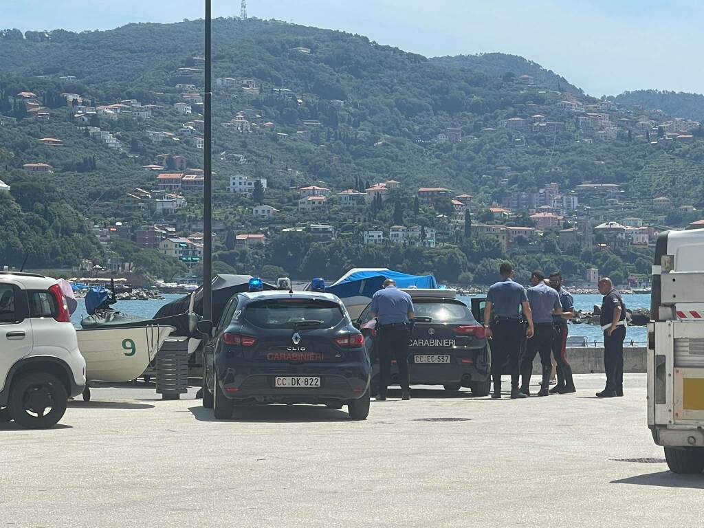 Carabinieri e Polizia locale a San Terenzo (Elena Giorgi)