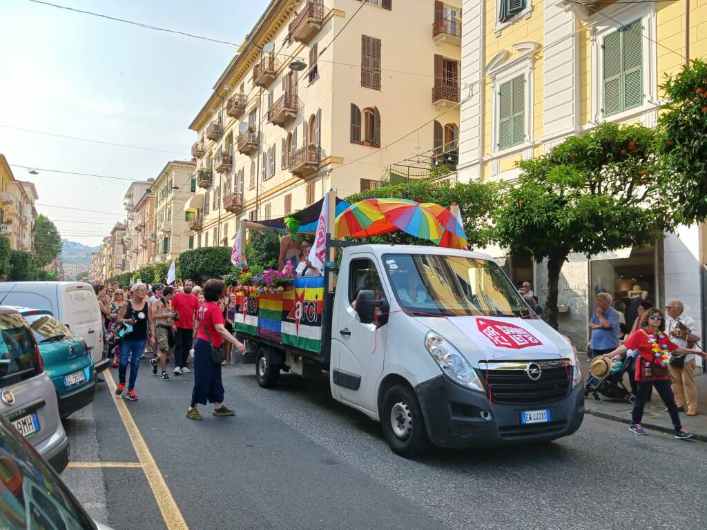 La parata de La Spezia Pride nelle strade della città