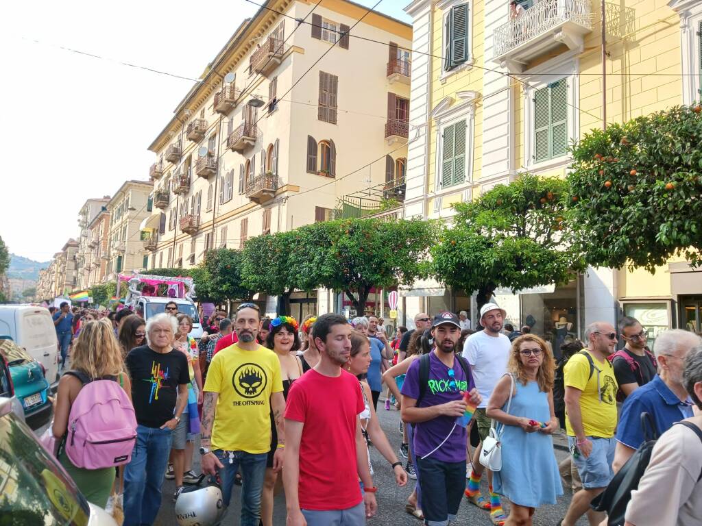 La parata de La Spezia Pride nelle strade della città