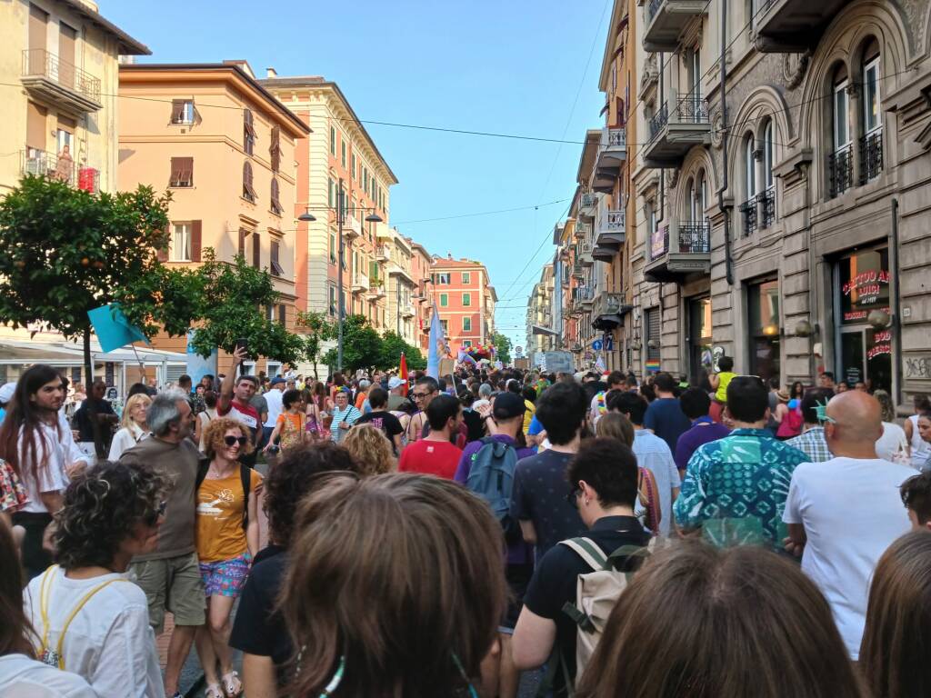 La parata de La Spezia Pride nelle strade della città