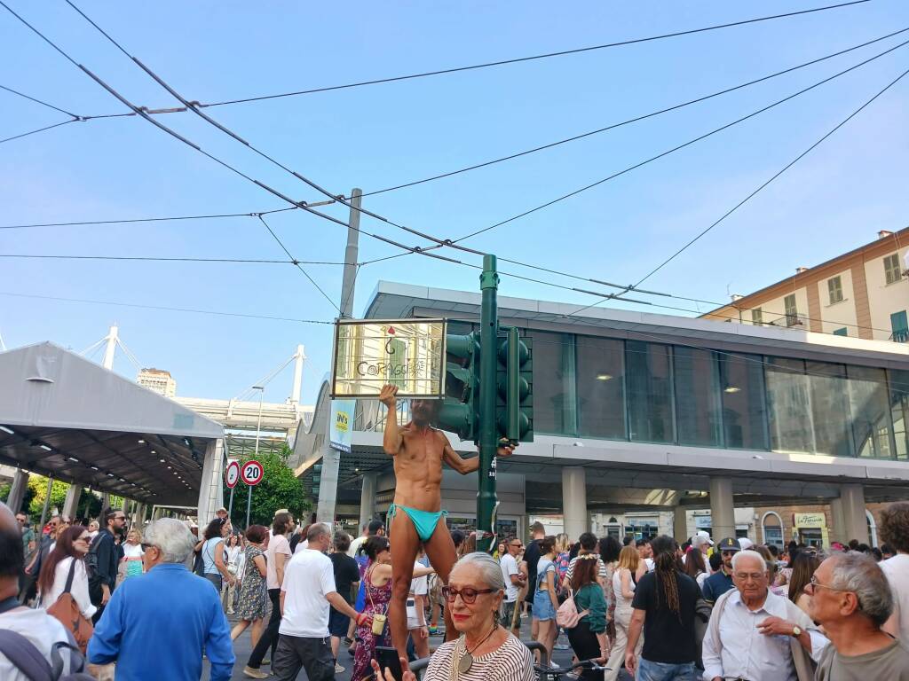 La parata de La Spezia Pride nelle strade della città