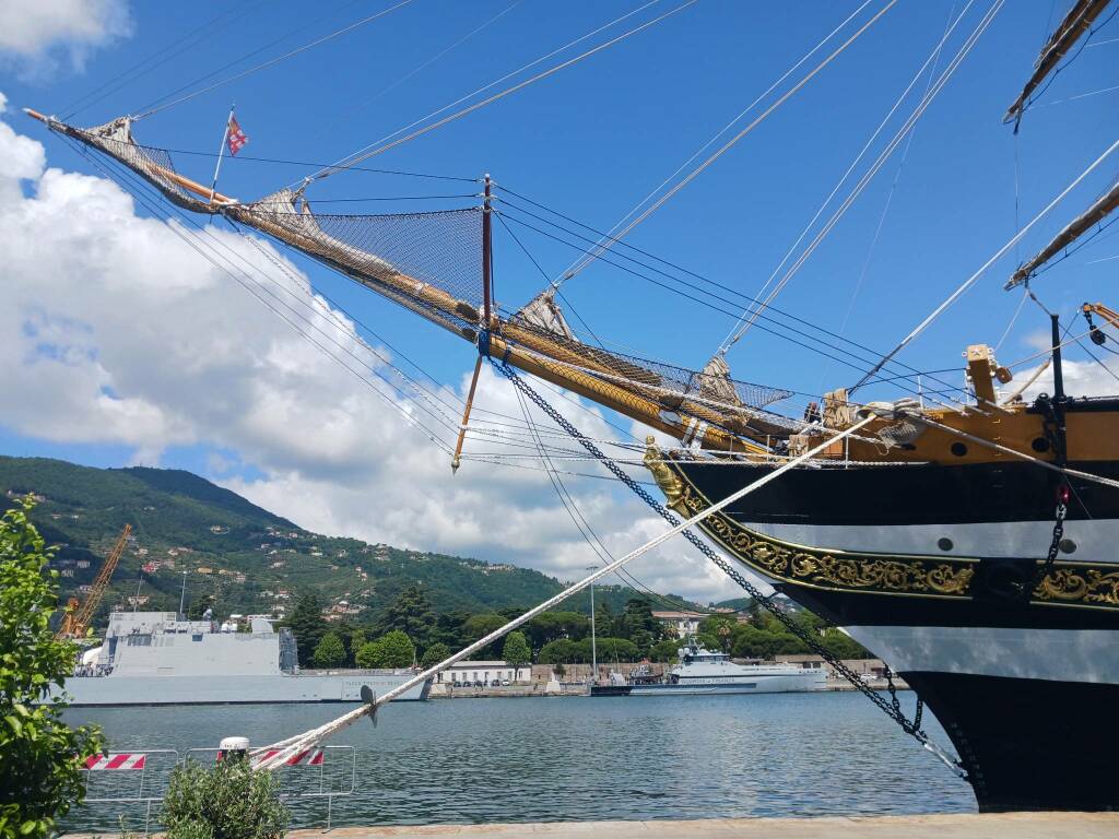 Nave Amerigo Vespucci