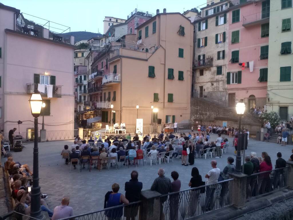 Un mare di discorsi a Riomaggiore