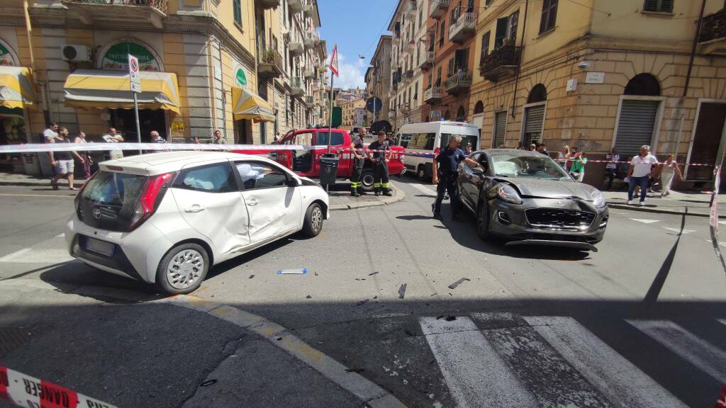 Incidente all'incrocio tra Via Nino Bixio e Via Napoli