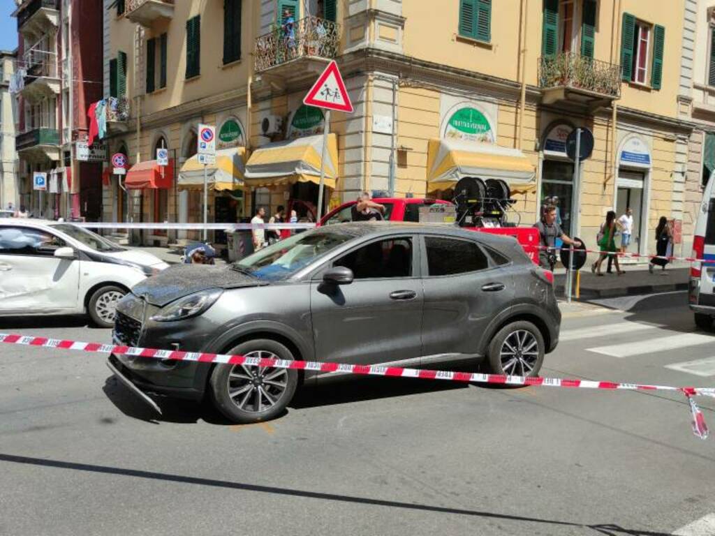 Incidente all'incrocio tra Via Nino Bixio e Via Napoli