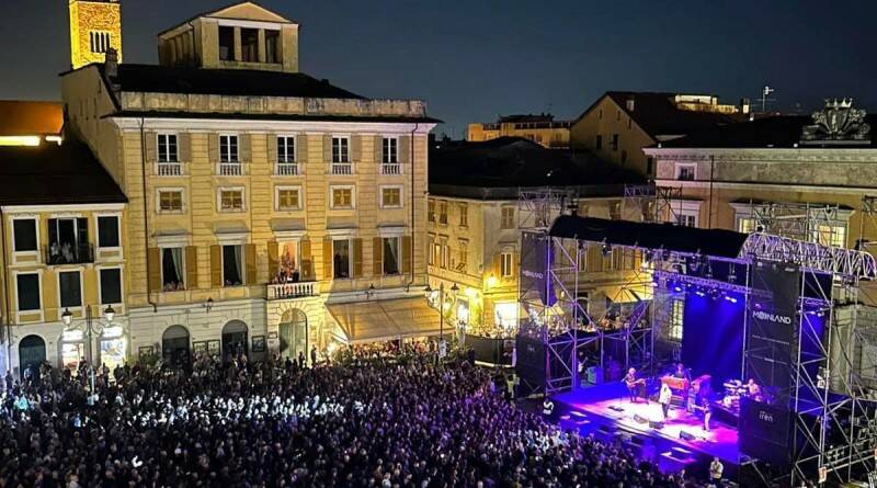 Mario Biondi sul palco di Piazza Matteotti