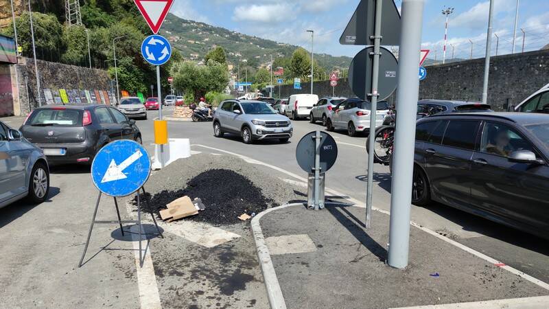 Rotonda di Fabiano, lavori in corso per addolcire la pendenza dei rallentantori