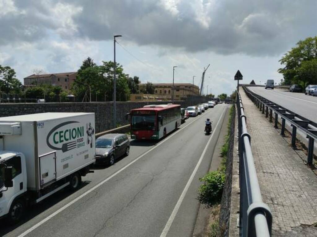 Rotonda di Fabiano, lavori in corso per addolcire la pendenza dei rallentantori