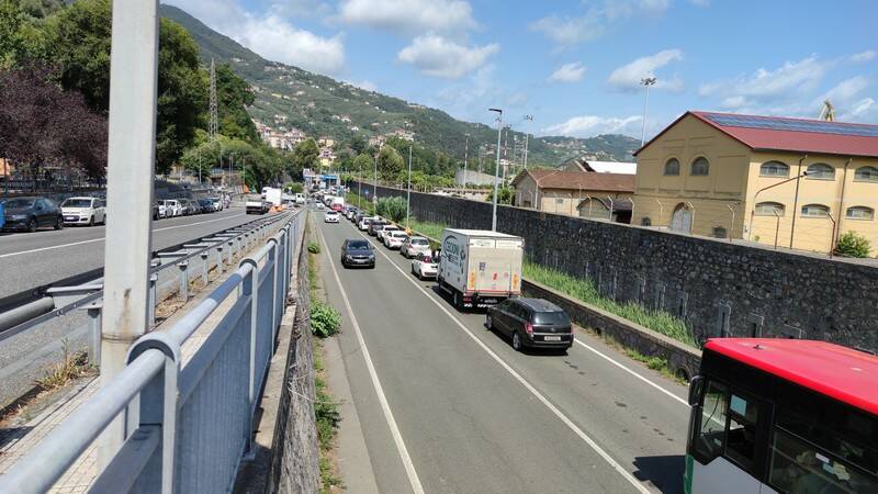 Rotonda di Fabiano, lavori in corso per addolcire la pendenza dei rallentantori