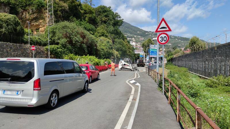 Rotonda di Fabiano, lavori in corso per addolcire la pendenza dei rallentantori