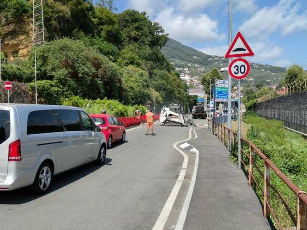 Rotonda di Fabiano, lavori in corso per addolcire la pendenza dei rallentantori