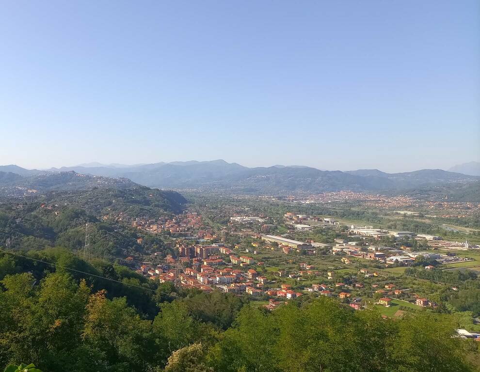 La piana di Arcola vista dal castello di Trebiano. Val di Magra